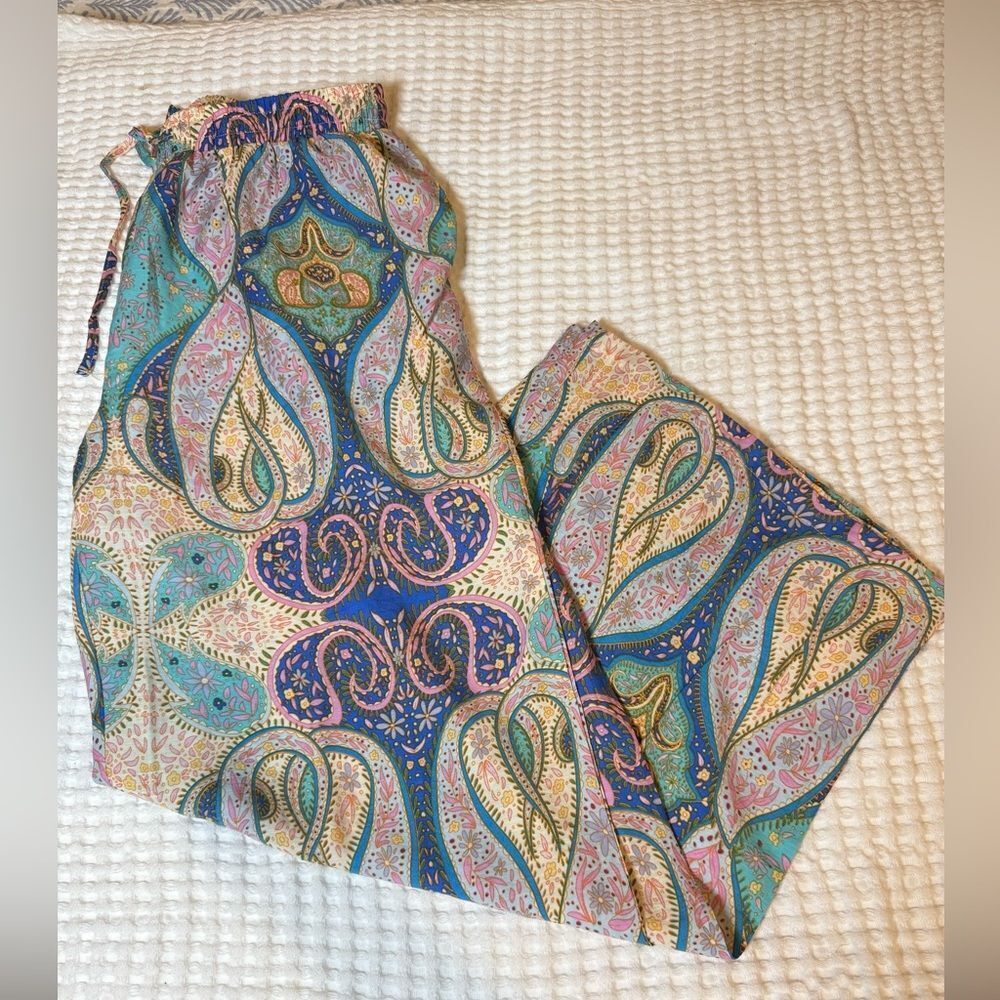 New Urban Daizy “The Madelyn" Blue Paisley Wide-leg Palazzo Pants